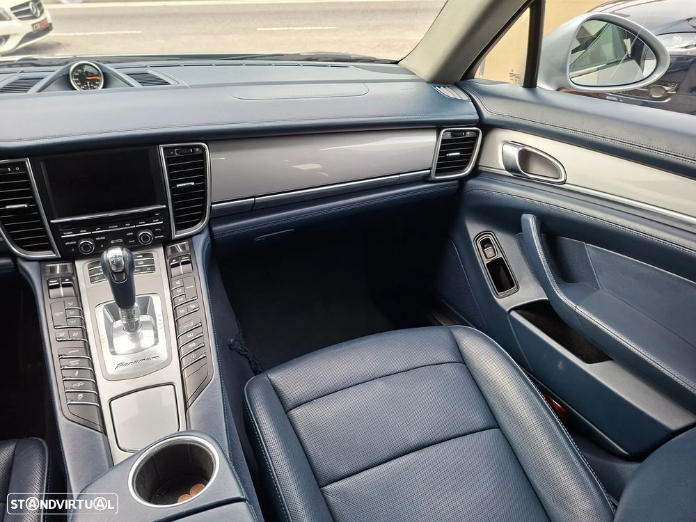 Porsche Panamera 4S PDK - 30