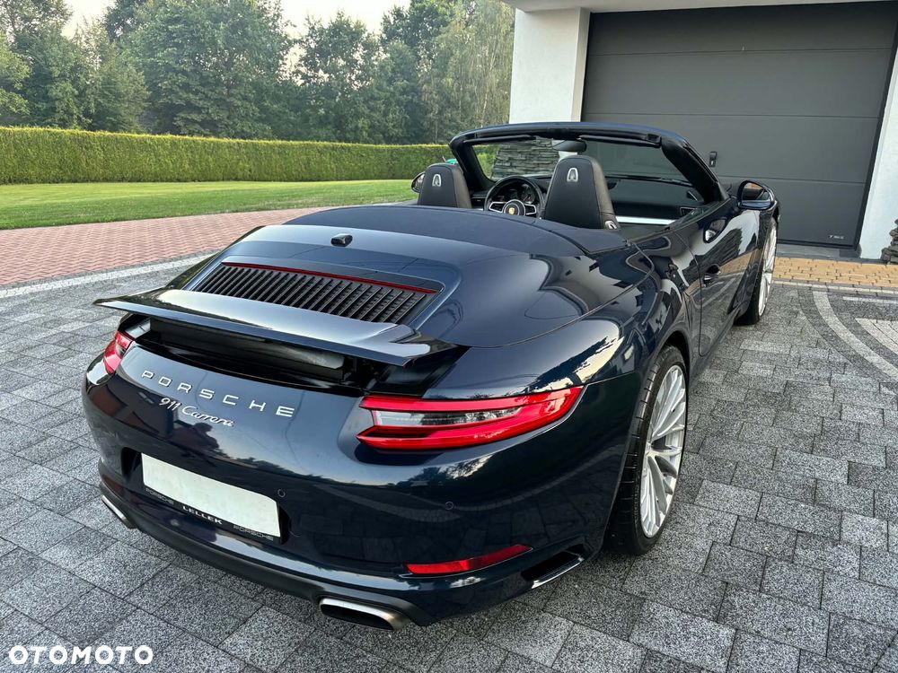 Porsche 911 Carrera - 11