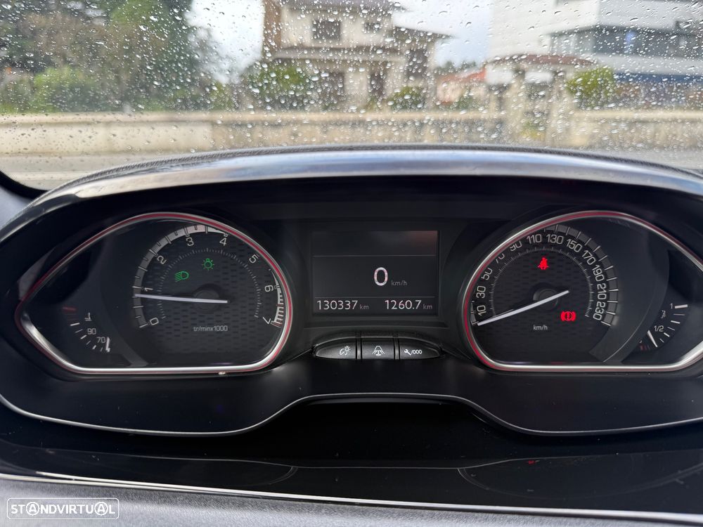 Peugeot 208 GTI 200 THP - 23