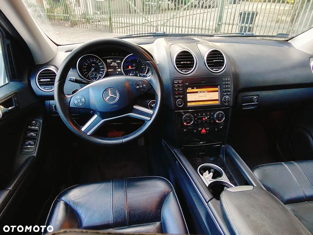 Mercedes-Benz ML - 13