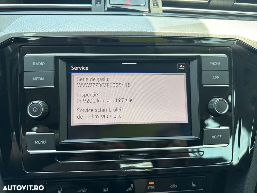 Volkswagen Passat 2.0 TDI DSG Comfortline - 24