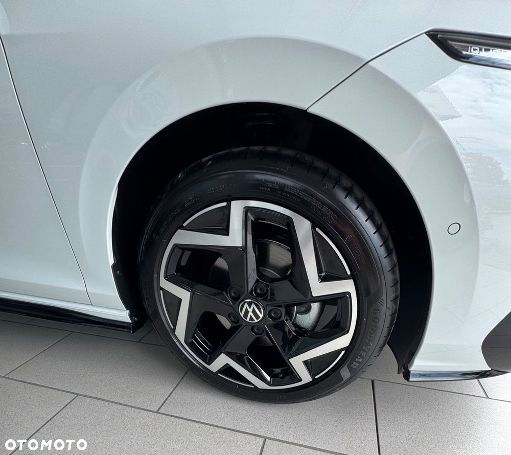Volkswagen Golf - 8