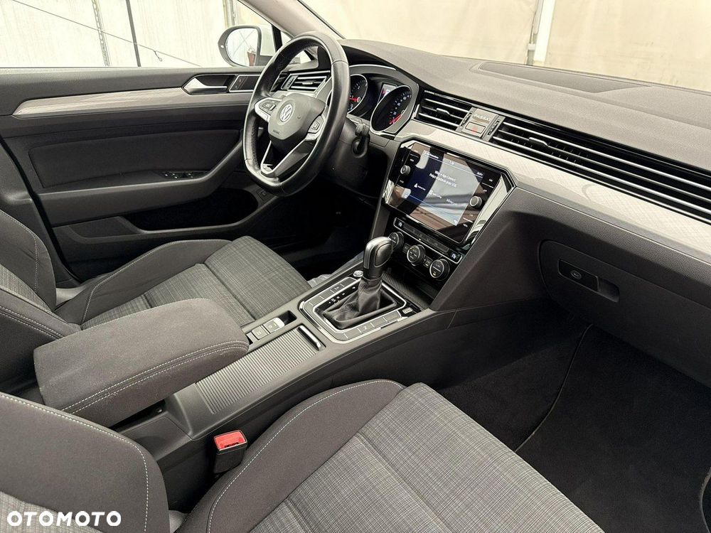 Volkswagen Passat - 22