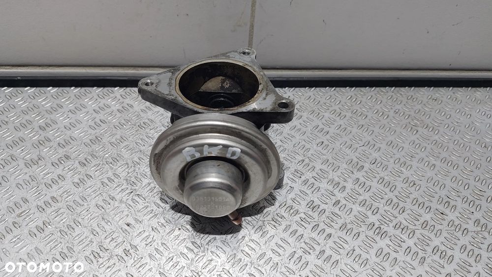 ZAWÓR EGR SEAT LEON 2,0 TDI KOD BKD R2007 NR 038129637D - 2