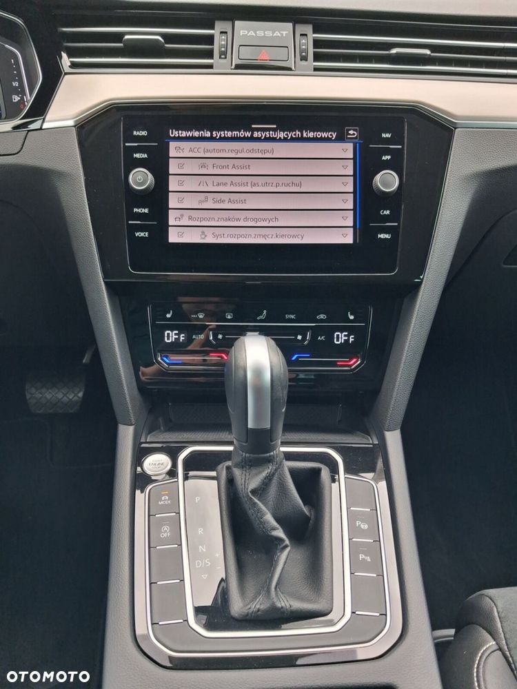 Volkswagen Passat - 25
