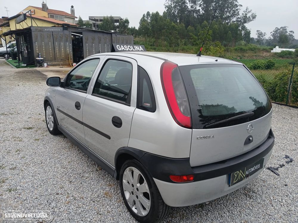 Opel Corsa 1.2 16V Cosmo - 4
