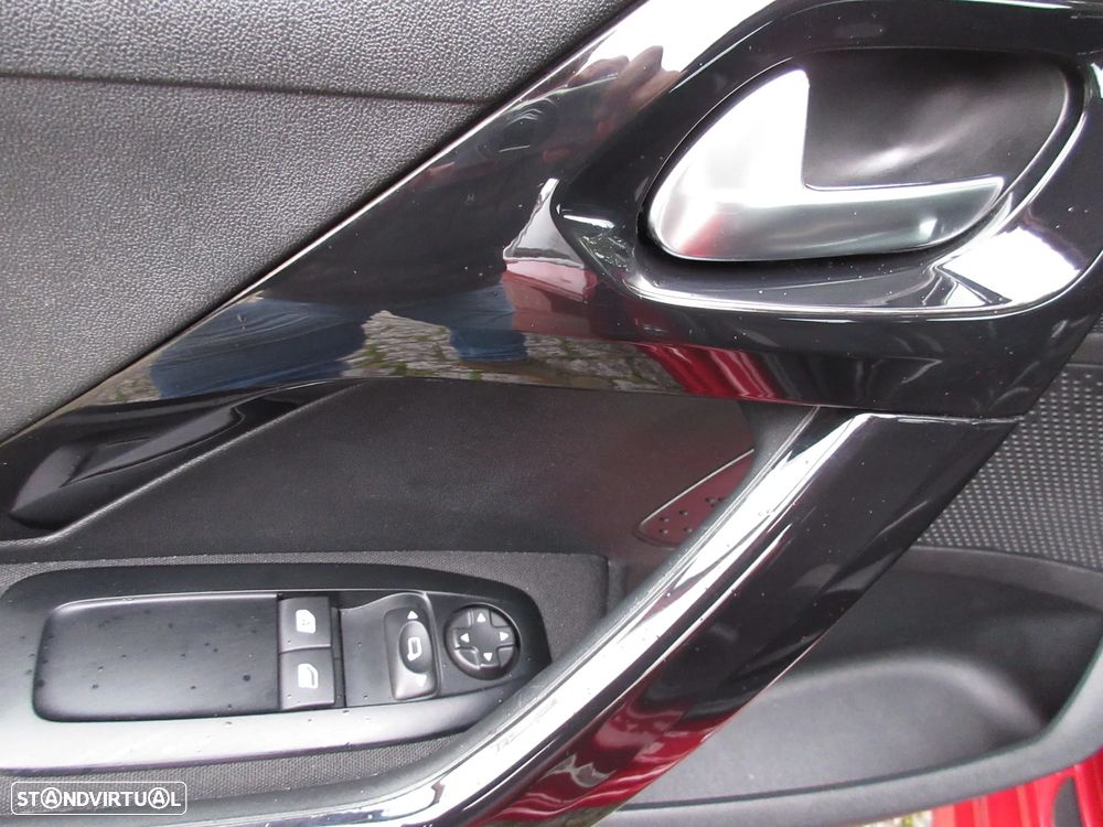 Peugeot 208 1.2 VTi SE Style - 21