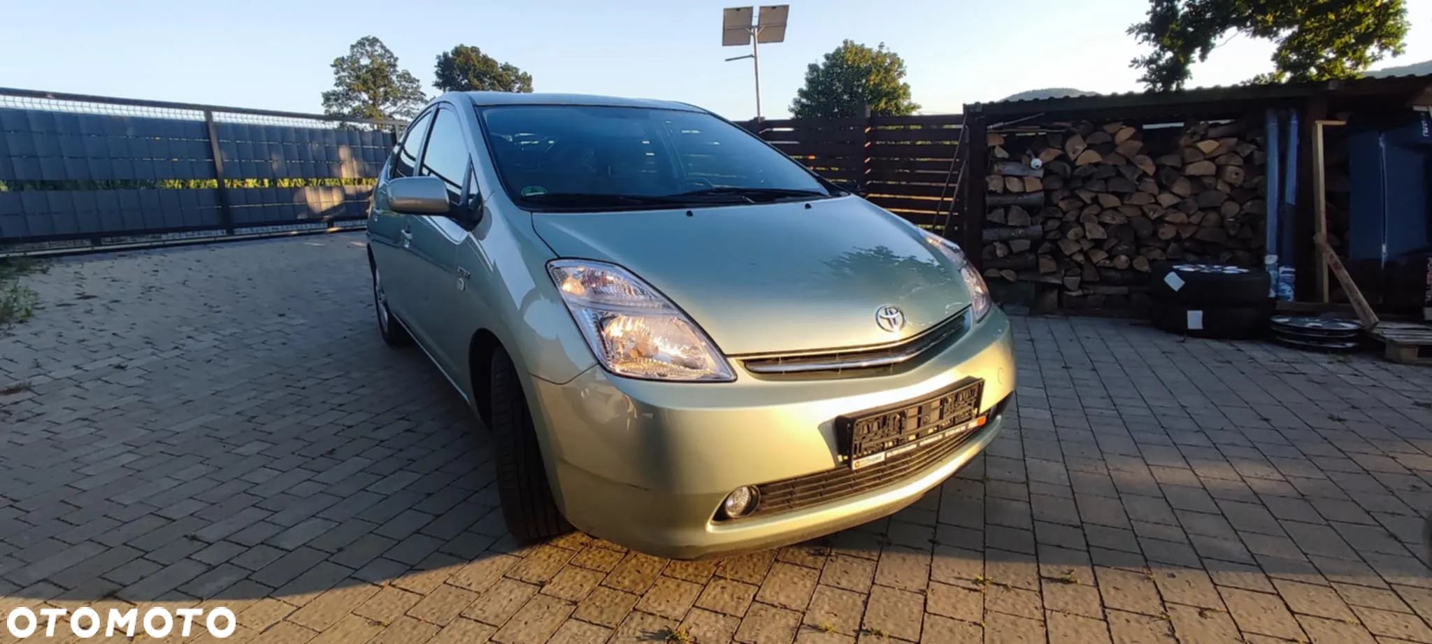 Toyota Prius (Hybrid) Executive - 1