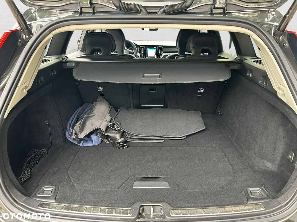 Volvo V90 Cross Country - 24