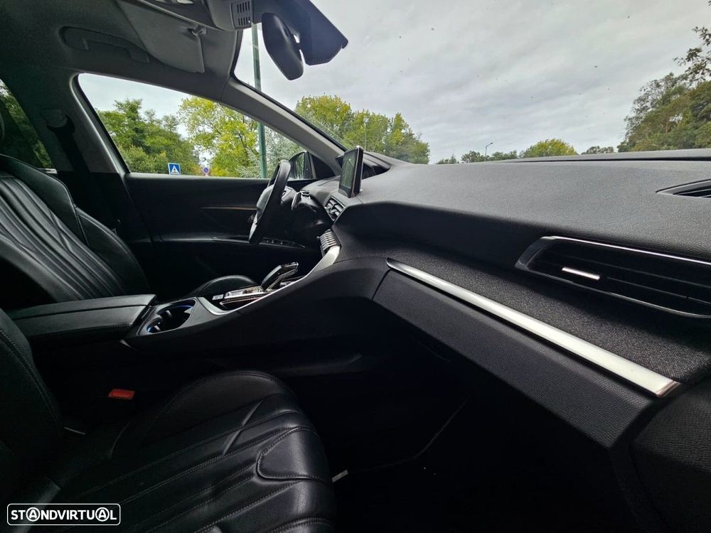 Peugeot 5008 1.5 BlueHDi Allure Pack EAT8 - 34
