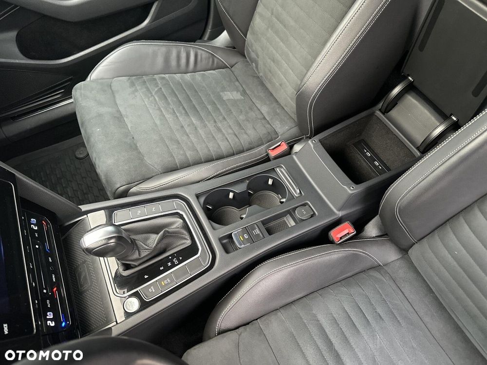 Volkswagen Passat - 25