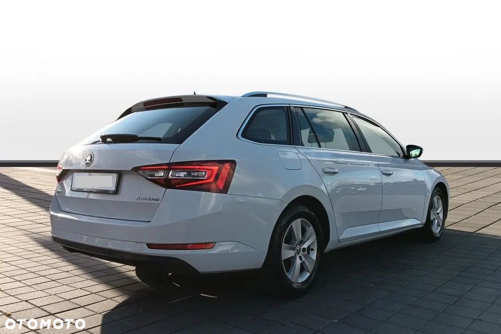 Skoda Superb 2.0 TDI Ambition DSG - 3