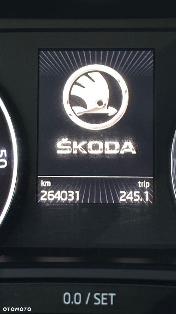 Skoda Superb 2.0 TDI Sportline DSG - 28