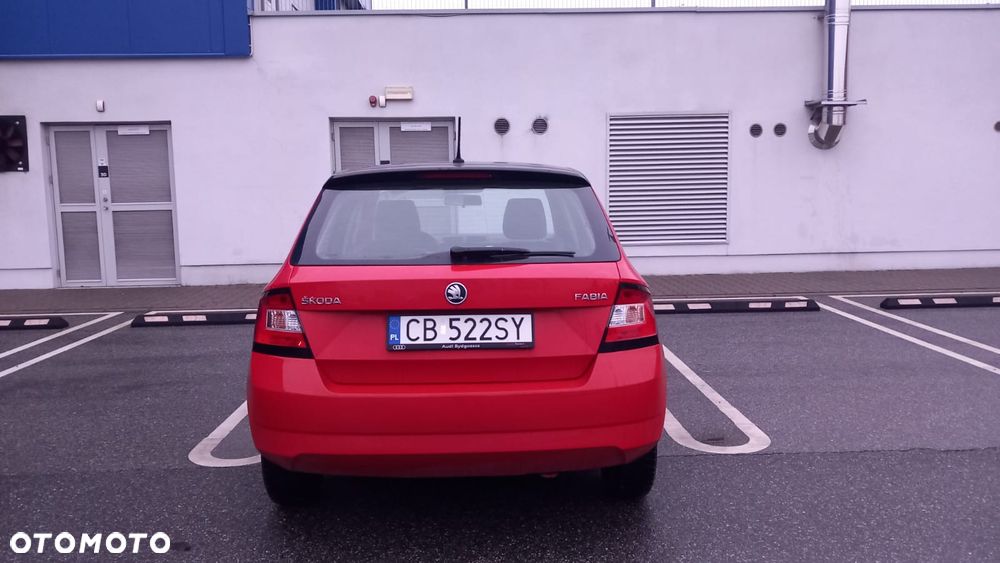 Skoda Fabia 1.0 MPI Cool Edition Red & Grey - 12