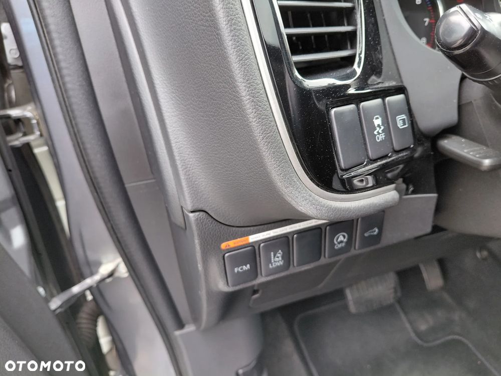 Mitsubishi Outlander 2.0 Instyle SDA 4WD CVT - 32
