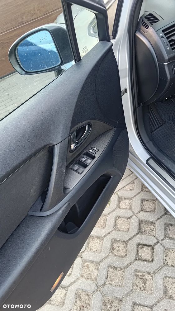 Toyota Avensis 1.8 Sol NAVI - 19