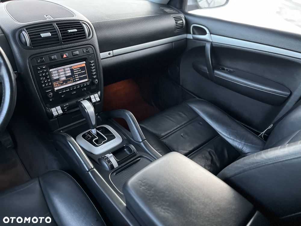 Porsche Cayenne - 25
