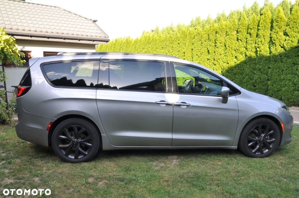 Chrysler Pacifica - 7
