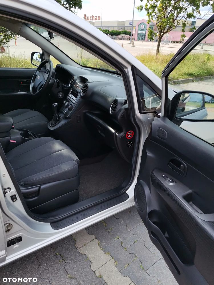 Kia Carens - 15