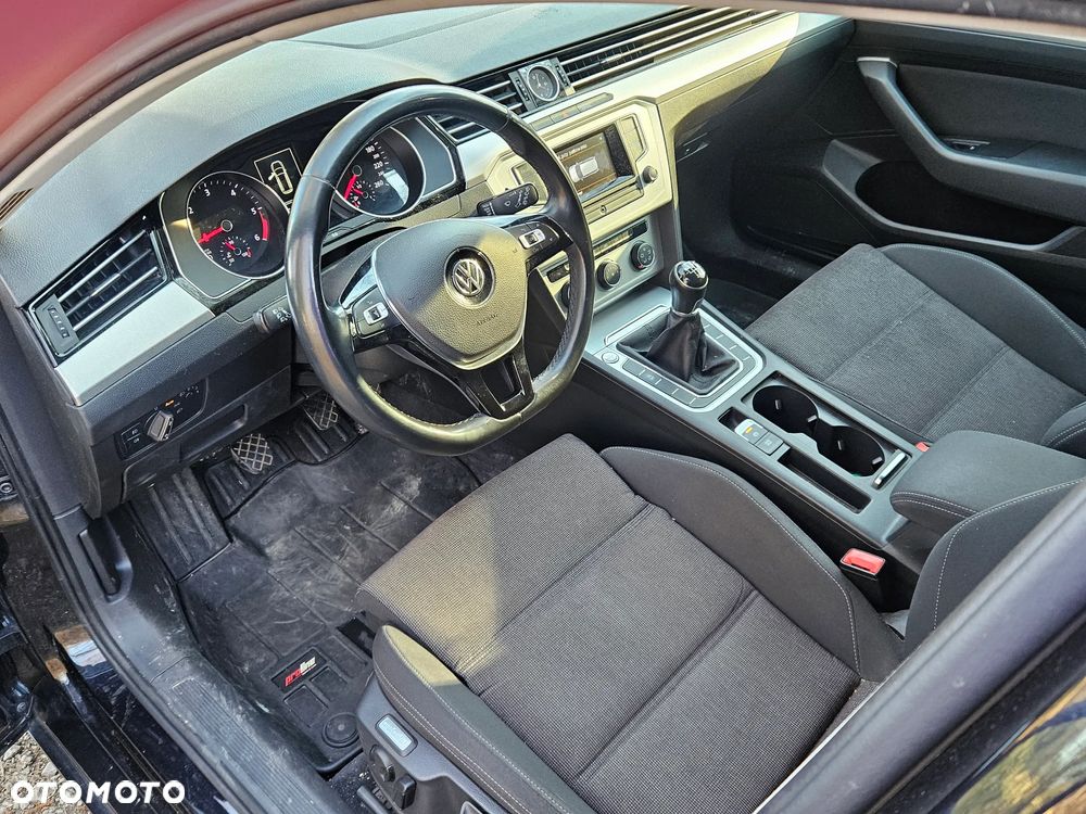 Volkswagen Passat 1.6 TDI BMT Comfortline - 9