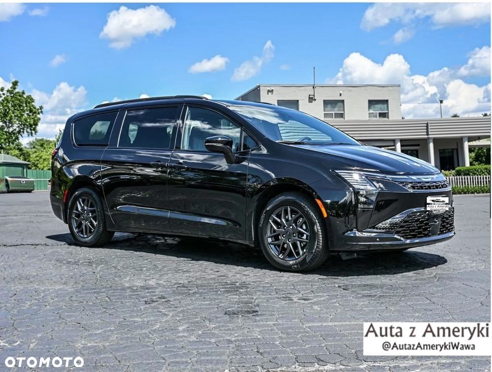 Chrysler Pacifica - 1