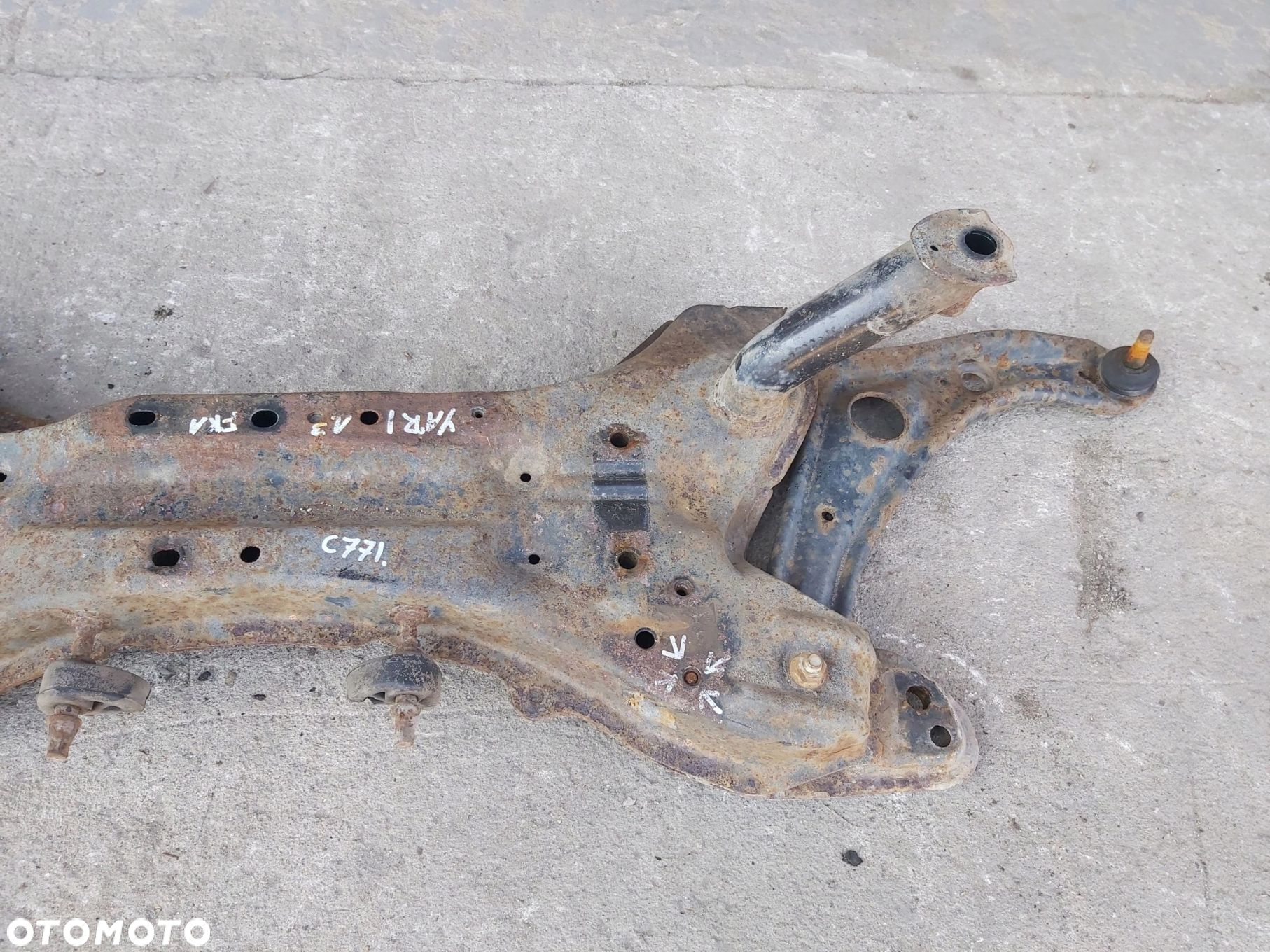 Toyota Yaris I sanki przód belka trawers kołyska Francuz Wahacz - 3