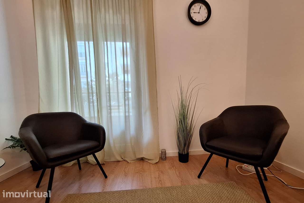 Sala para consultório no Areeiro (num 1.º andar com elevador) - Grande imagem: 2/8