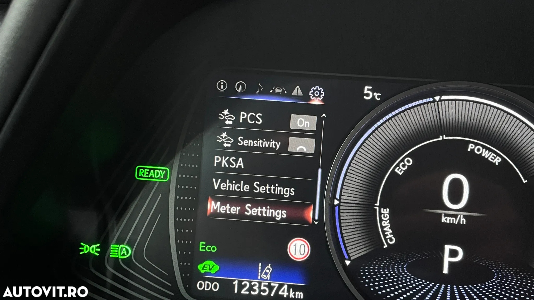 Lexus UX 250h 2.0L HEV 20H- (178 HP) 4X2 CVT Executive - 11