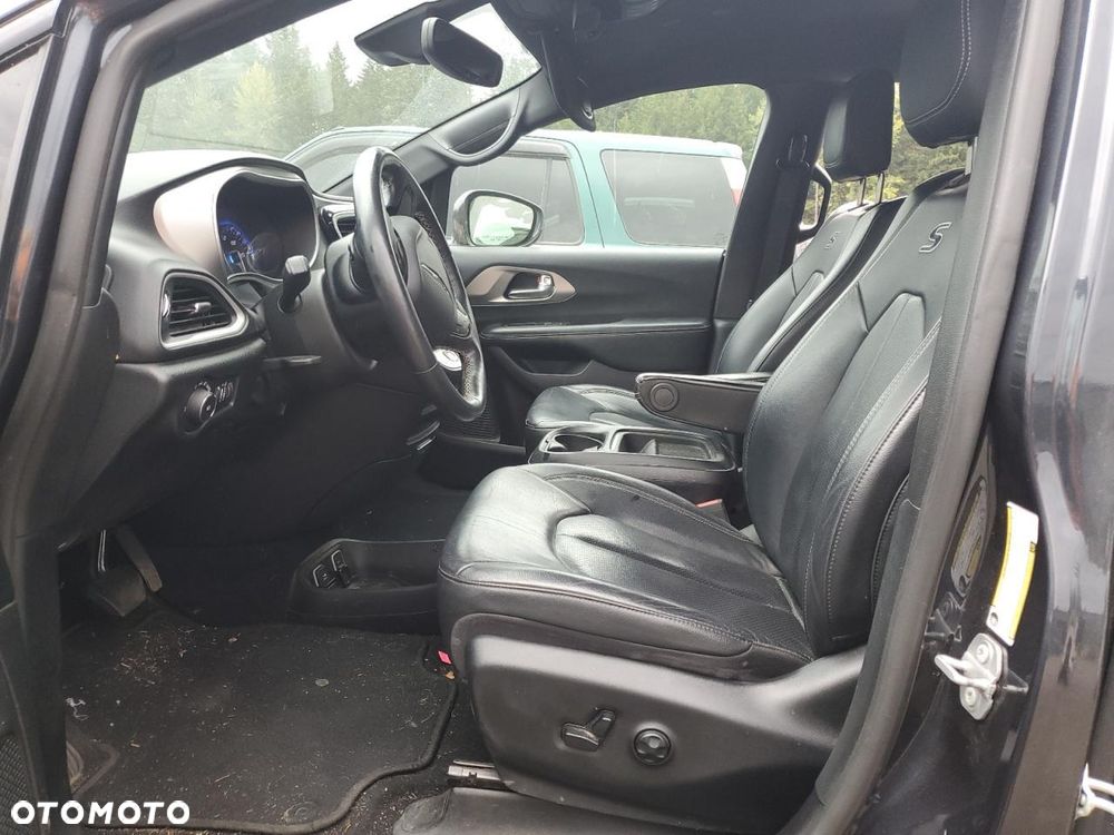 Chrysler Pacifica - 3