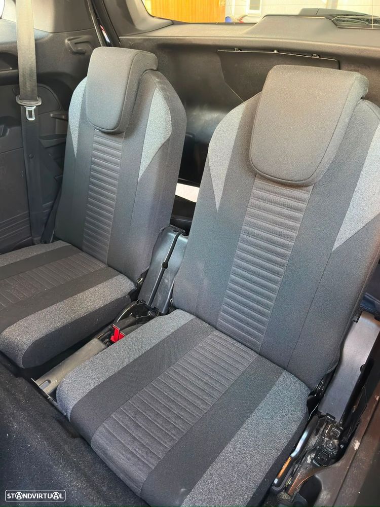 Peugeot 5008 1.2 PureTech Allure EAT8 - 11