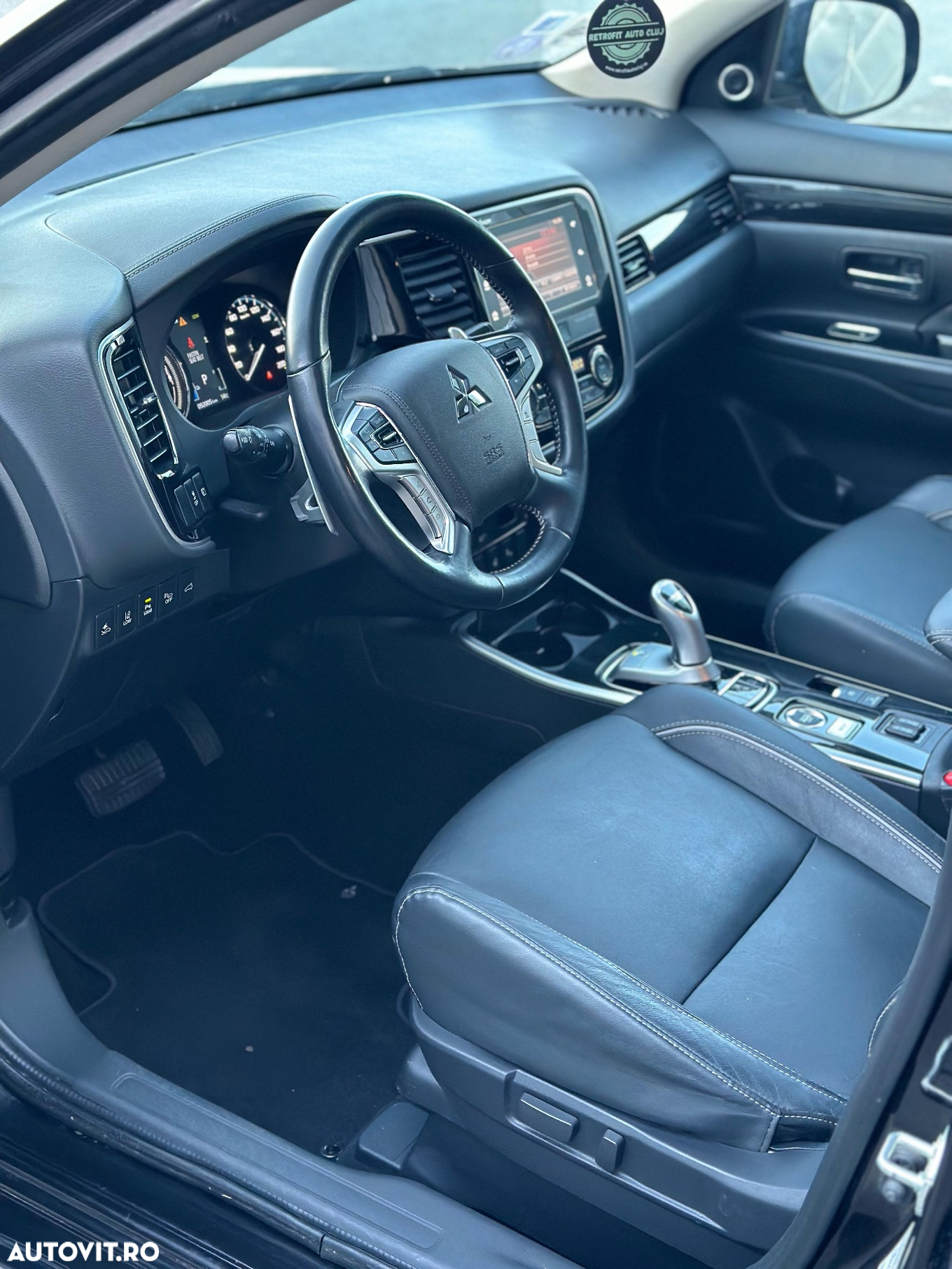 Mitsubishi Outlander 2.0 4WD Plug-In Hybrid Top - 16
