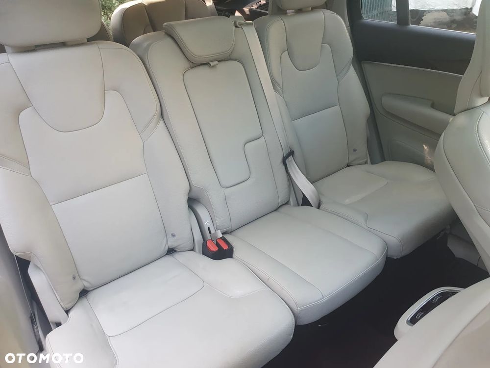 Volvo XC 90 T6 AWD Geartronic Momentum - 25