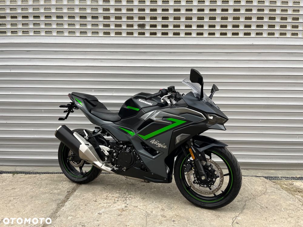 Kawasaki Ninja - 32