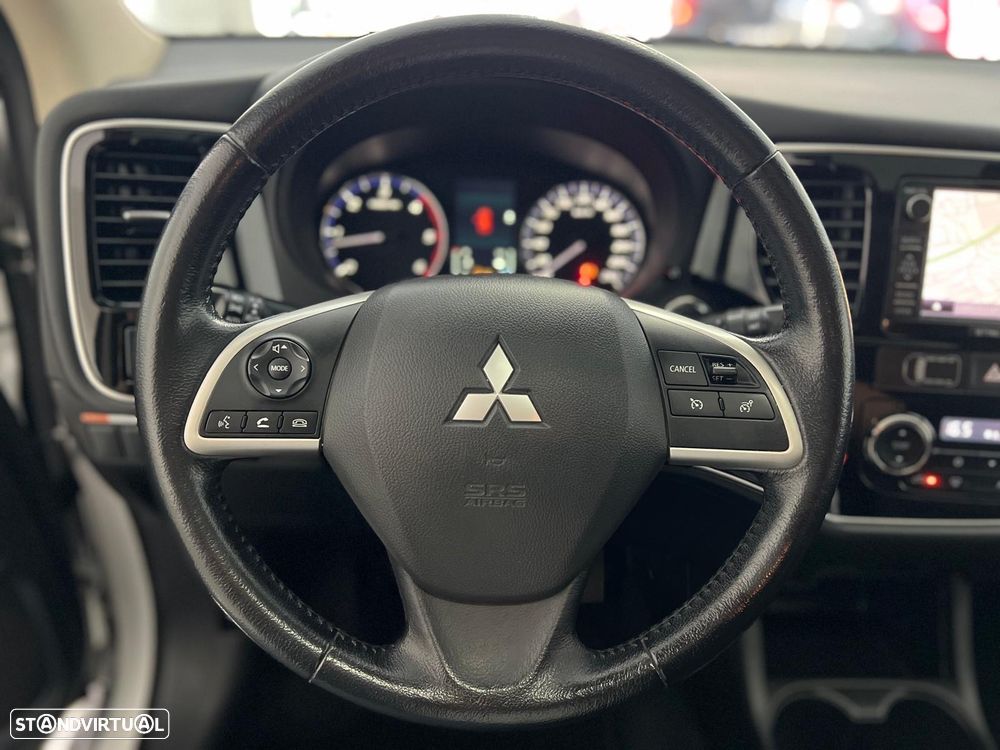 Mitsubishi Outlander 2.2 DI-D Instyle Navi - 23