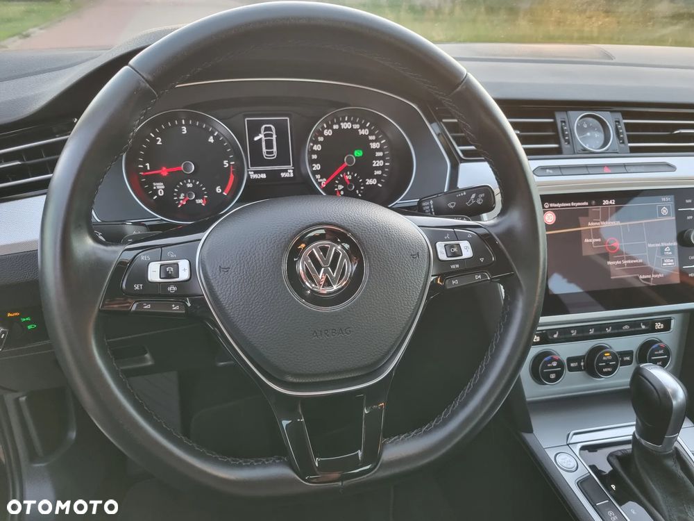 Volkswagen Passat 2.0 TDI SCR DSG Comfortline - 12