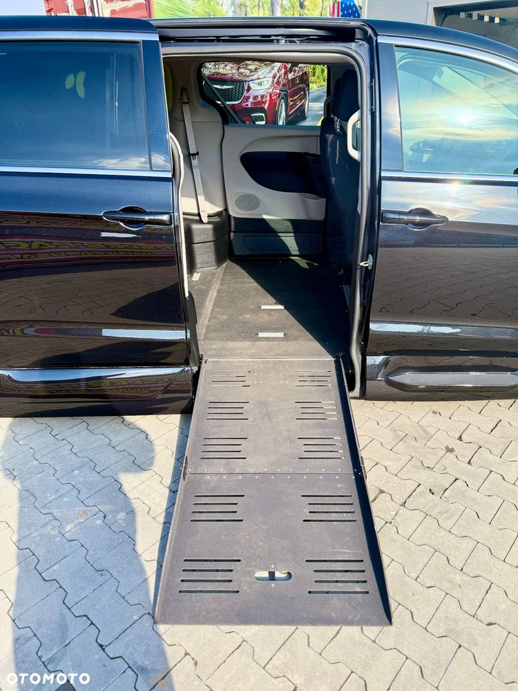 Chrysler Pacifica - 22