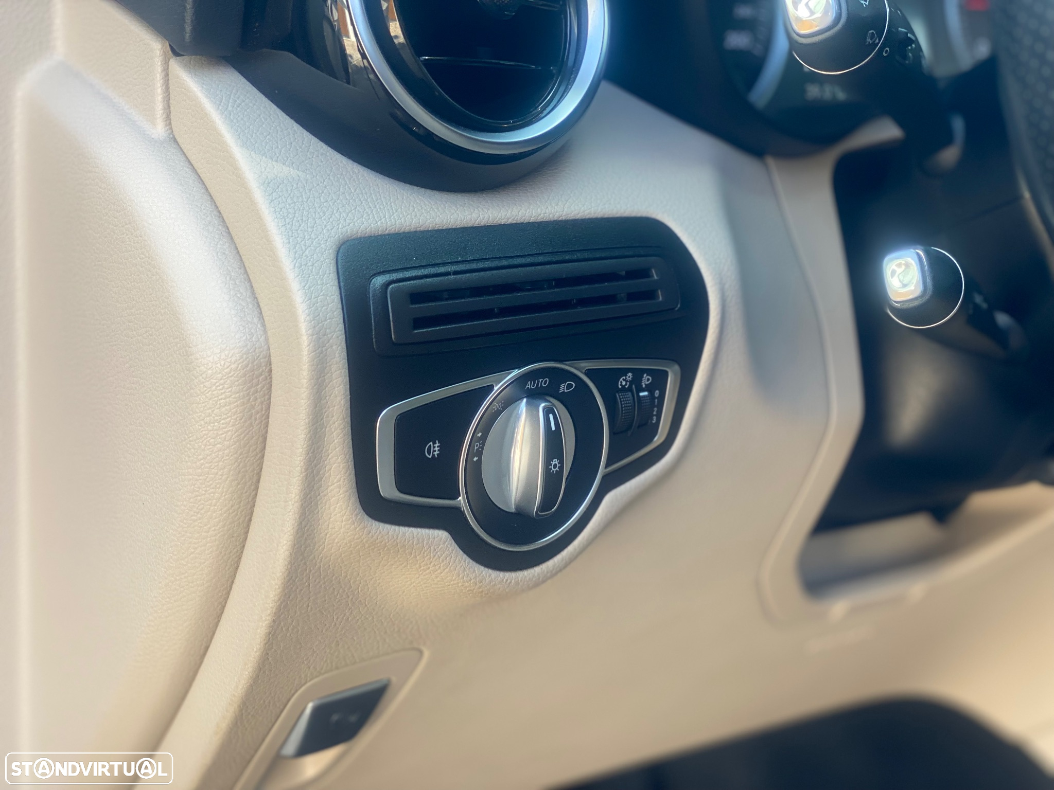 Mercedes-Benz GLC 220 d 4Matic 9G-TRONIC Exclusive - 48
