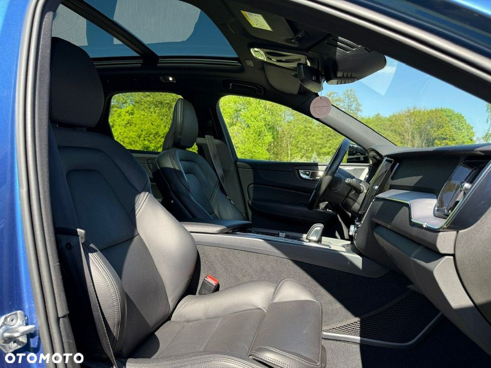 Volvo XC 60 D5 SCR AWD R-Design - 24