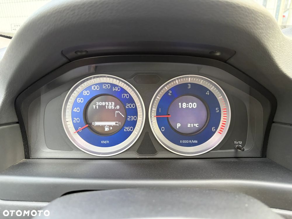 Volvo V70 D5 AWD R-Design - 7