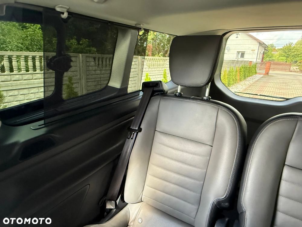 Ford Tourneo Custom - 12