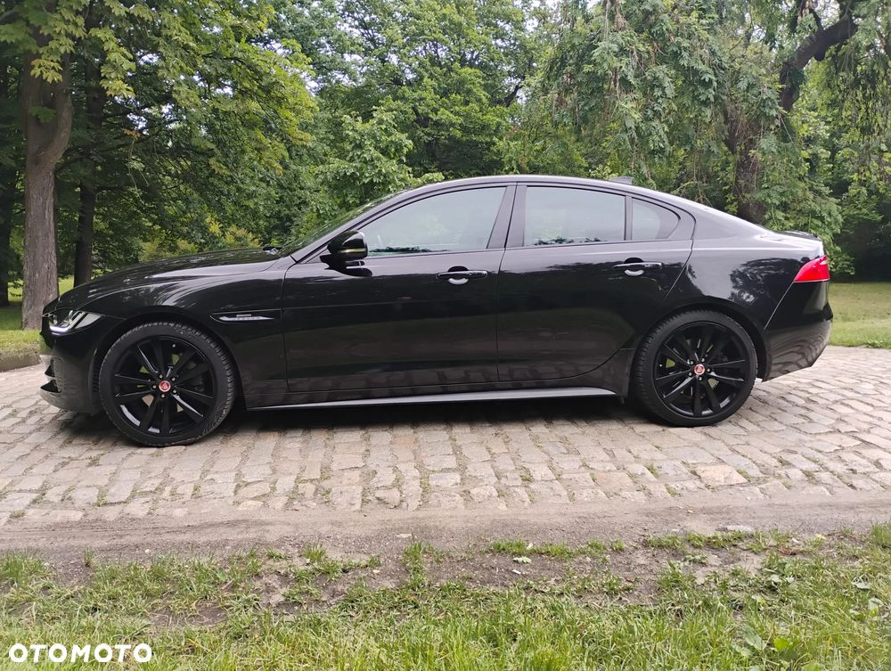 Jaguar XE 2.0 D AWD R-Sport - 14