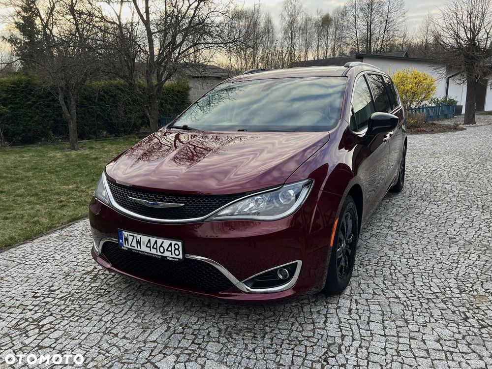 Chrysler Pacifica - 1