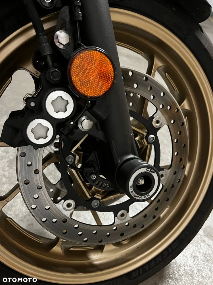 Yamaha XSR - 25