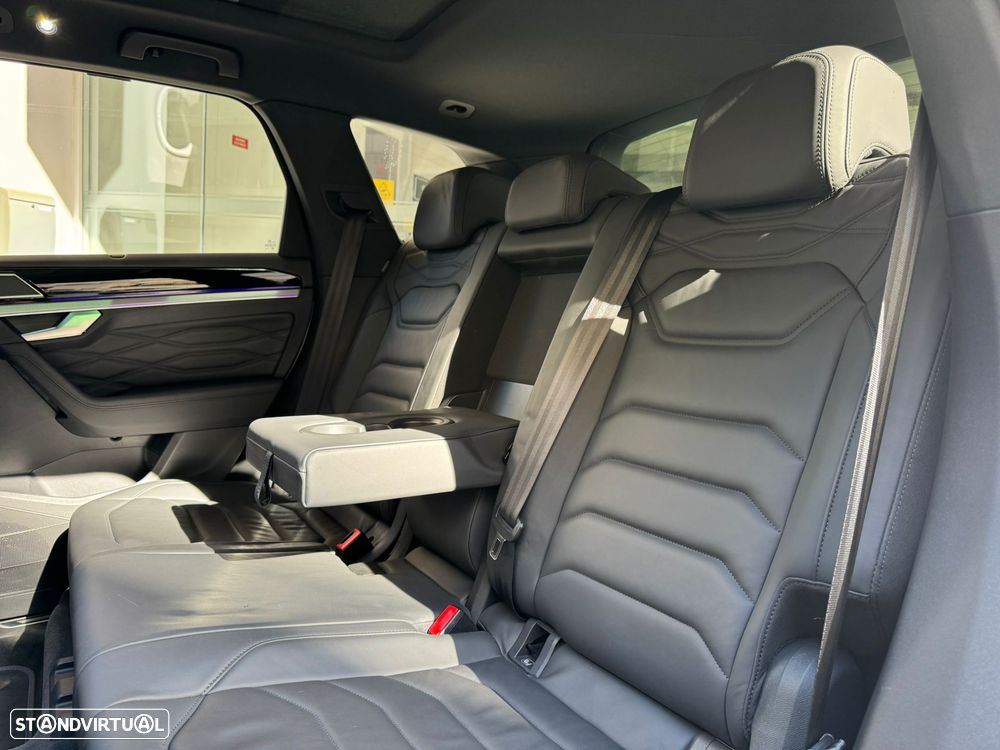 VW Touareg 3.0 TSI e-Hybrid R - 4