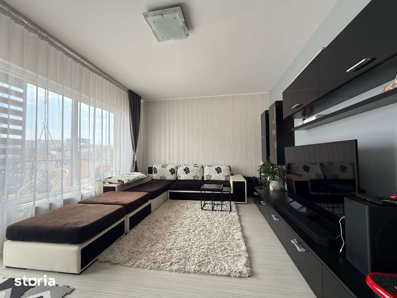 Apartament la etaj intermediar cu parcare, Carmen Silva — fotografia 1