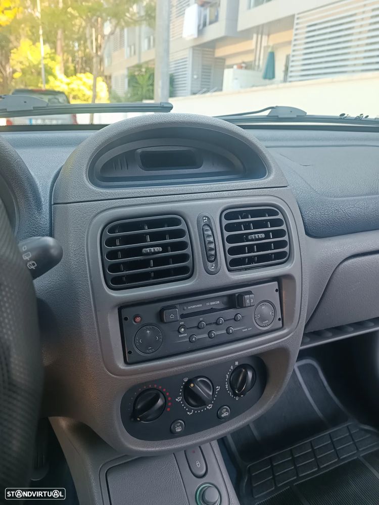 Renault Clio II - 10