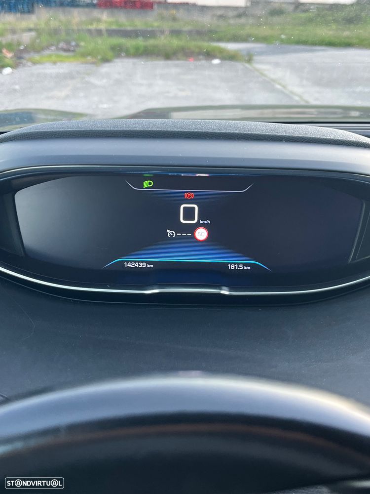 Peugeot 5008 1.2 PureTech Allure J18 - 18