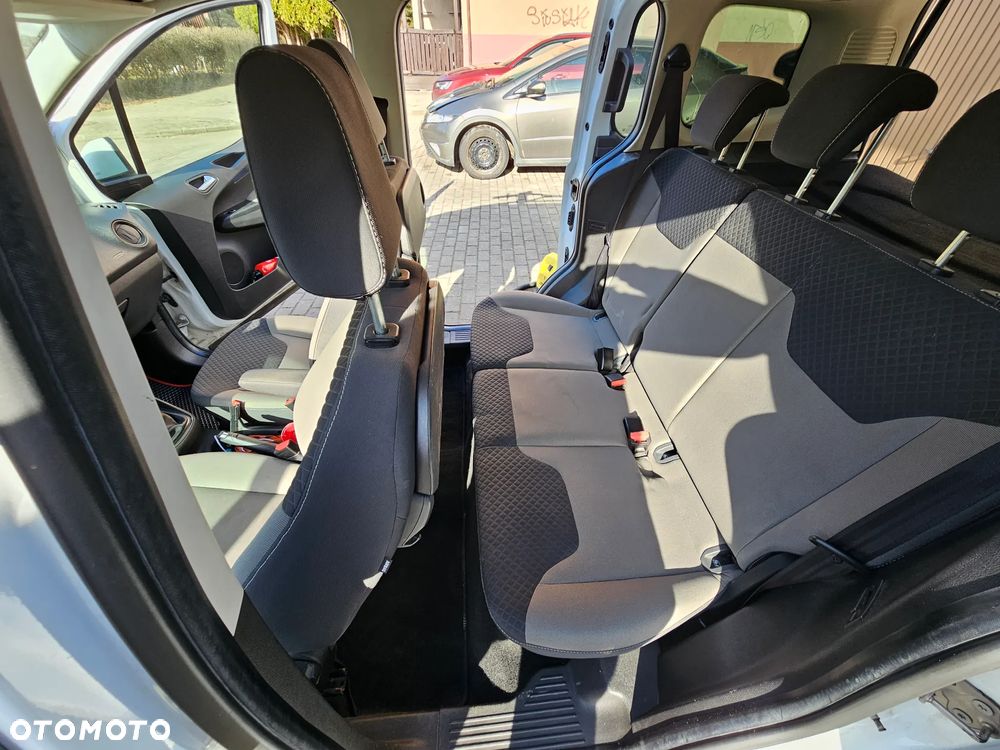 Ford Tourneo Courier - 13