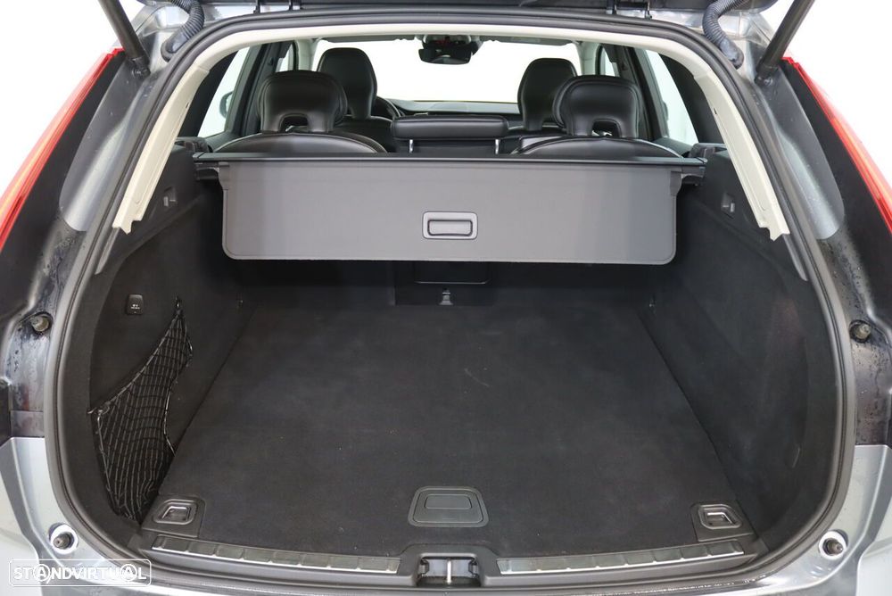 Volvo XC 60 2.0 T8 PHEV Momentum AWD - 14