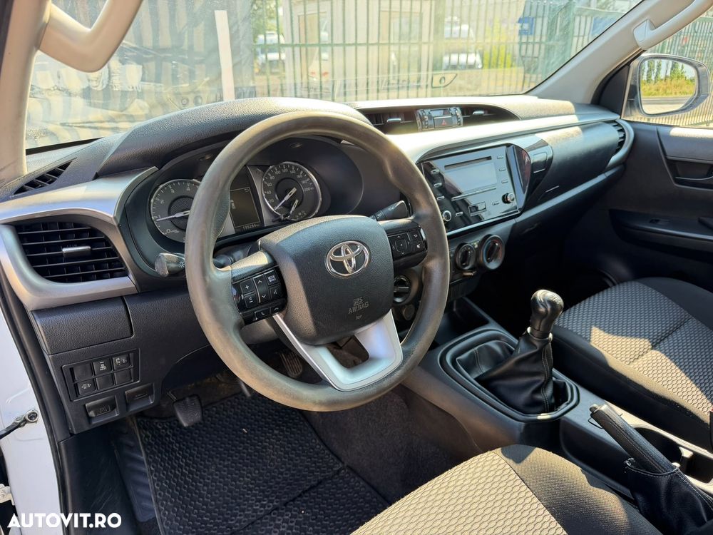 Toyota Hilux 2.4D 150CP 4x4 Double Cab 6MT Style - 12